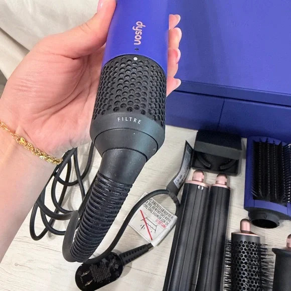 Dyson Special Edition Airwrap ™ Multi-Styler
Complete Long - Picture 7 of 14
